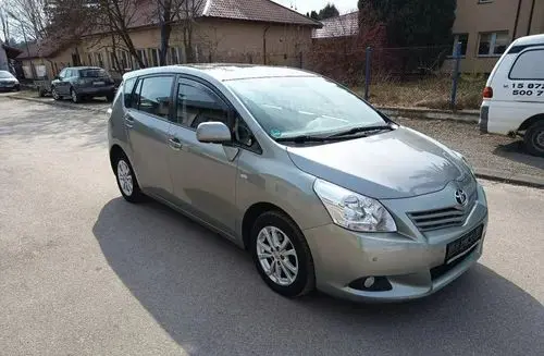 TOYOTA Verso 