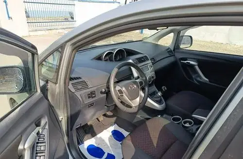 TOYOTA Verso 