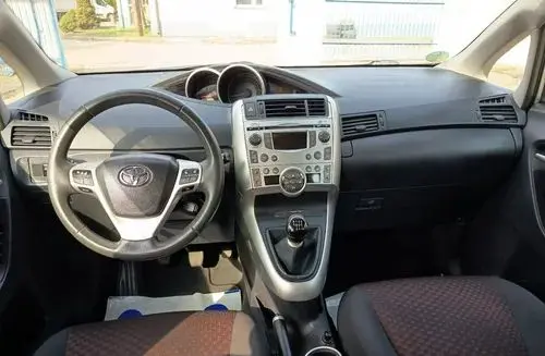 TOYOTA Verso 
