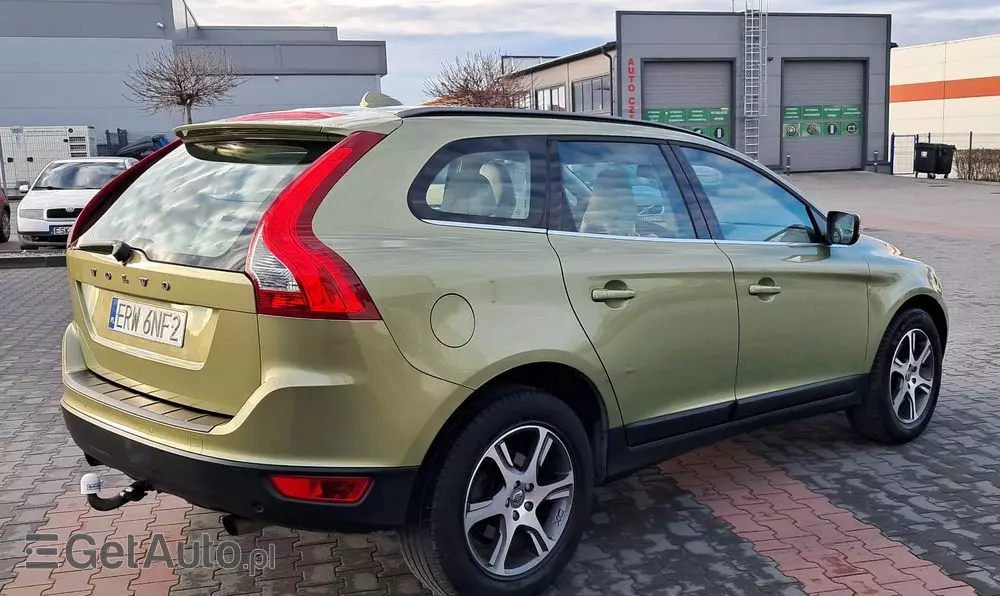 VOLVO XC 60 2.0T Powershift Momentum