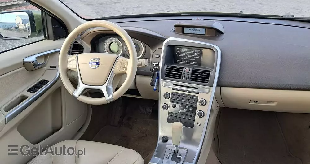 VOLVO XC 60 2.0T Powershift Momentum