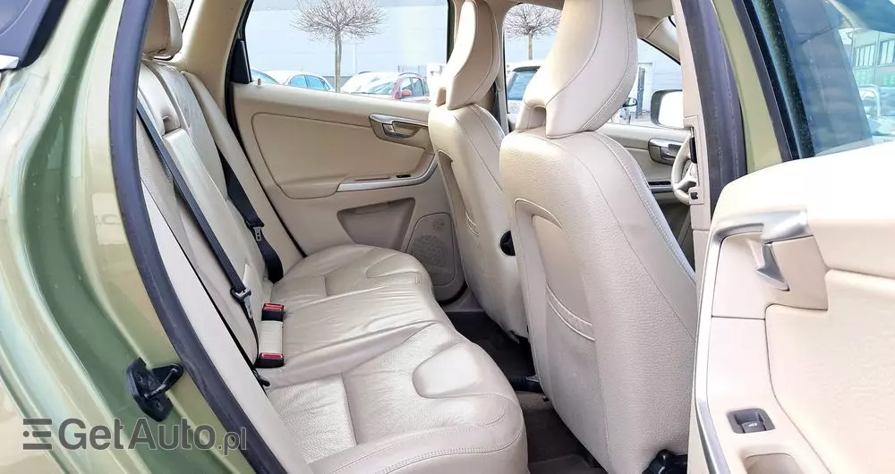 VOLVO XC 60 2.0T Powershift Momentum