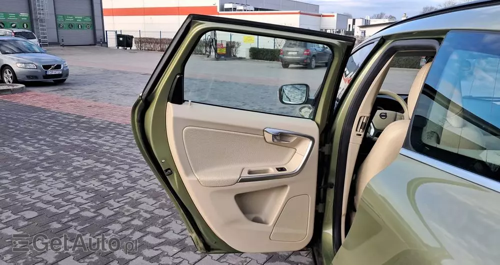 VOLVO XC 60 2.0T Powershift Momentum