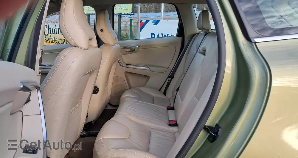 VOLVO XC 60 2.0T Powershift Momentum