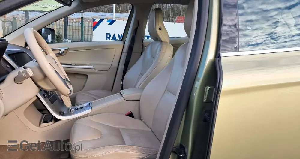 VOLVO XC 60 2.0T Powershift Momentum