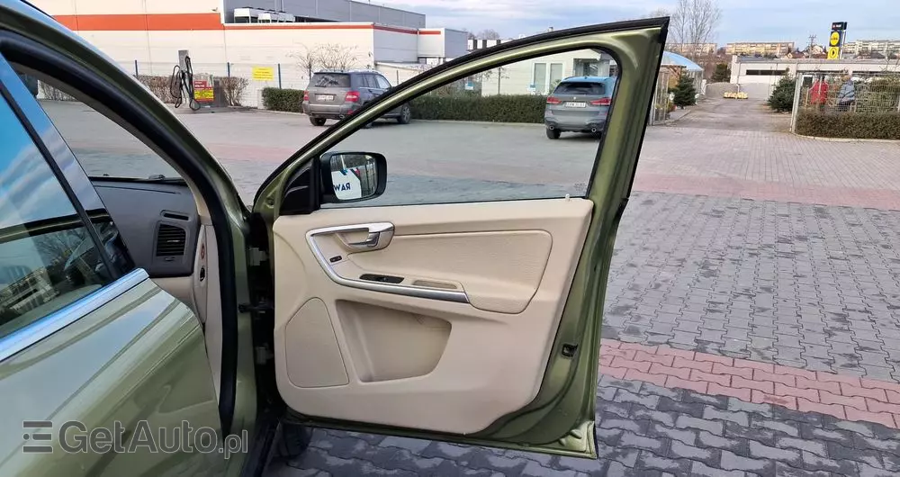 VOLVO XC 60 2.0T Powershift Momentum