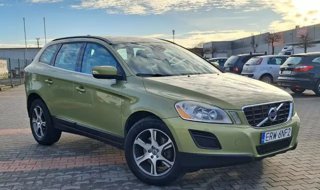 VOLVO XC 60 2.0T Powershift Momentum