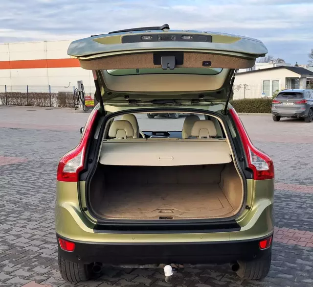 VOLVO XC 60 2.0T Powershift Momentum