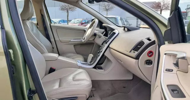 VOLVO XC 60 2.0T Powershift Momentum