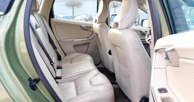 VOLVO XC 60 2.0T Powershift Momentum