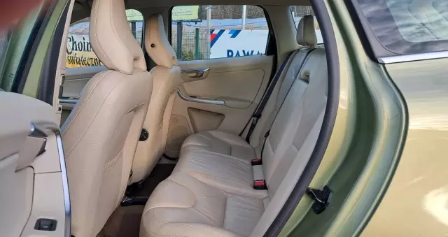 VOLVO XC 60 2.0T Powershift Momentum