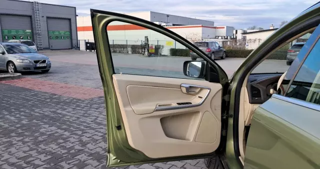 VOLVO XC 60 2.0T Powershift Momentum