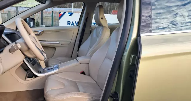 VOLVO XC 60 2.0T Powershift Momentum