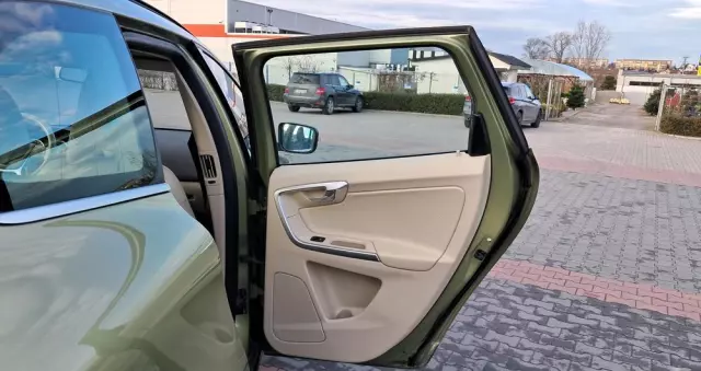 VOLVO XC 60 2.0T Powershift Momentum