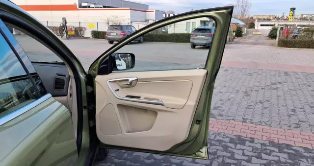 VOLVO XC 60 2.0T Powershift Momentum