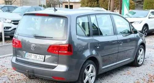 VOLKSWAGEN Touran 