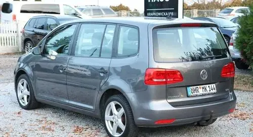 VOLKSWAGEN Touran 