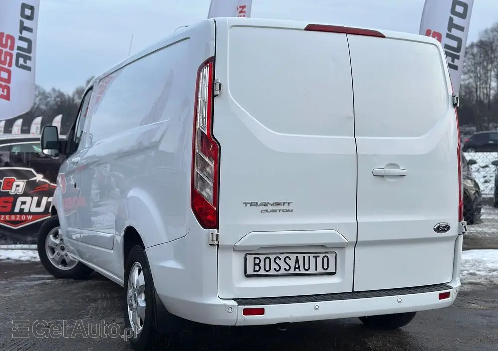 FORD Tourneo Custom 310 L1H1 VA Autm Titanium