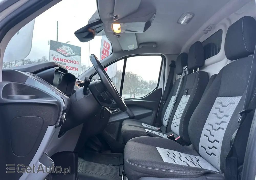 FORD Tourneo Custom 310 L1H1 VA Autm Titanium