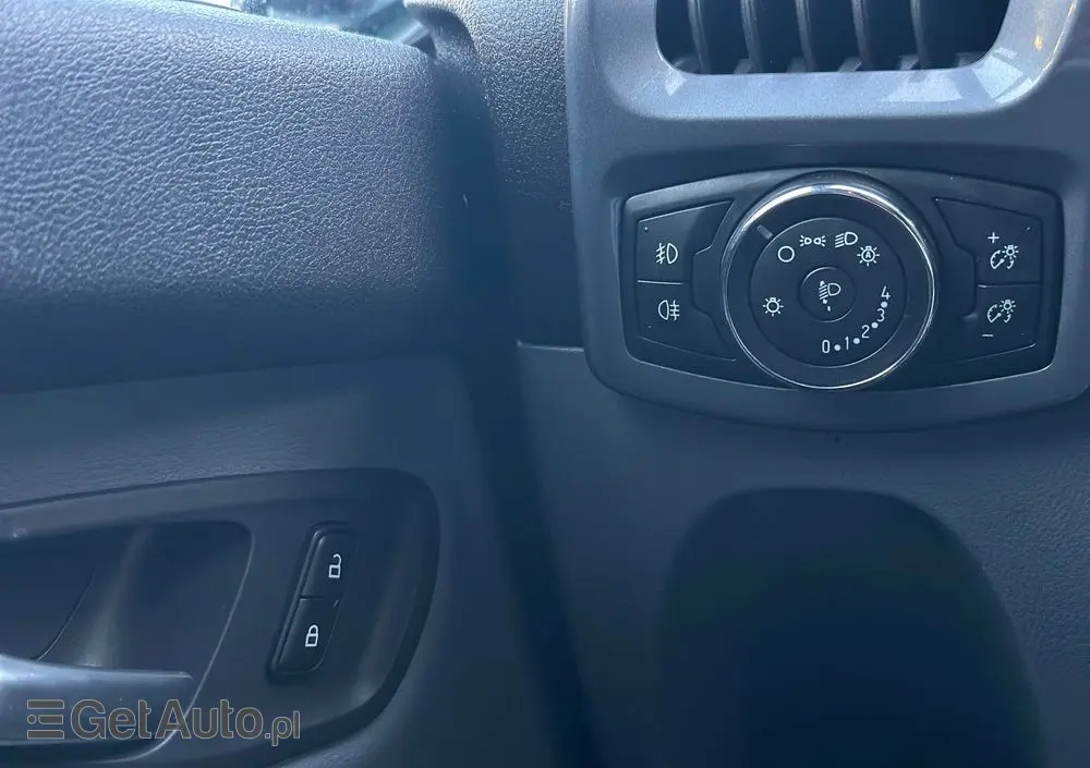 FORD Tourneo Custom 310 L1H1 VA Autm Titanium