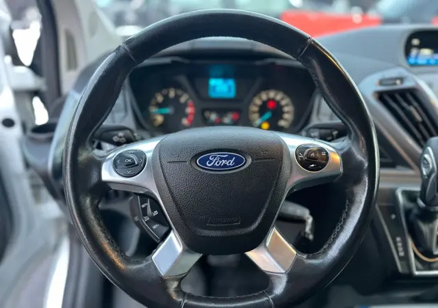 FORD Tourneo Custom 310 L1H1 VA Autm Titanium