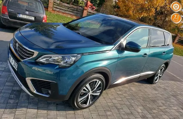 PEUGEOT 5008 