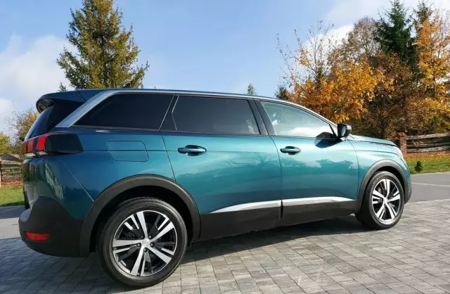 PEUGEOT 5008 
