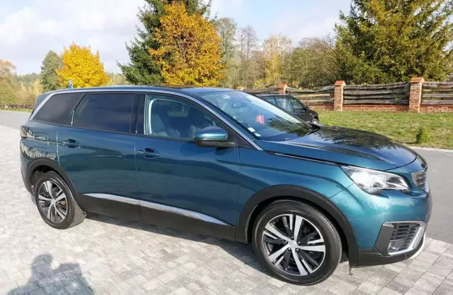PEUGEOT 5008 