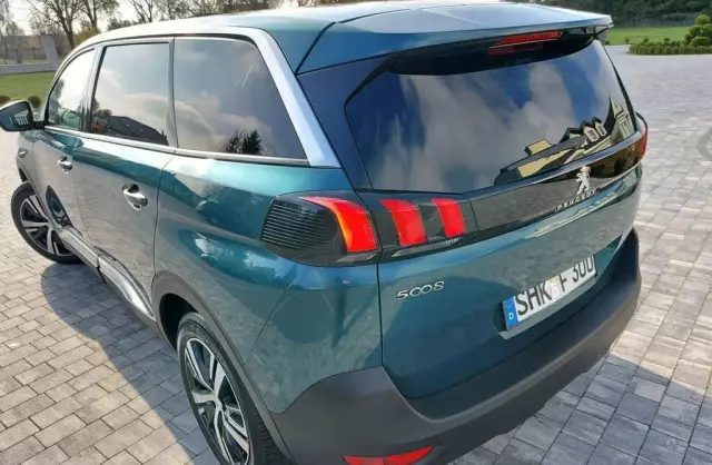 PEUGEOT 5008 