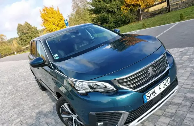 PEUGEOT 5008 