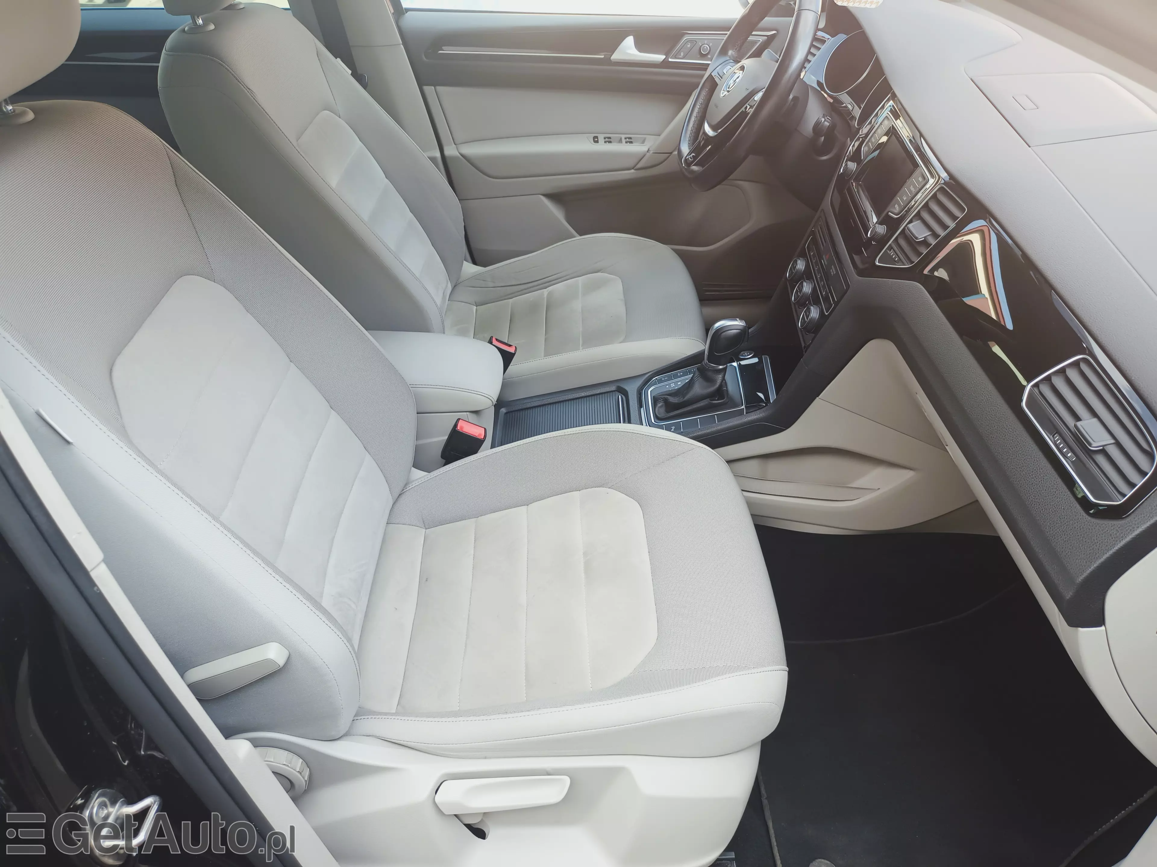 VOLKSWAGEN Golf Sportsvan 