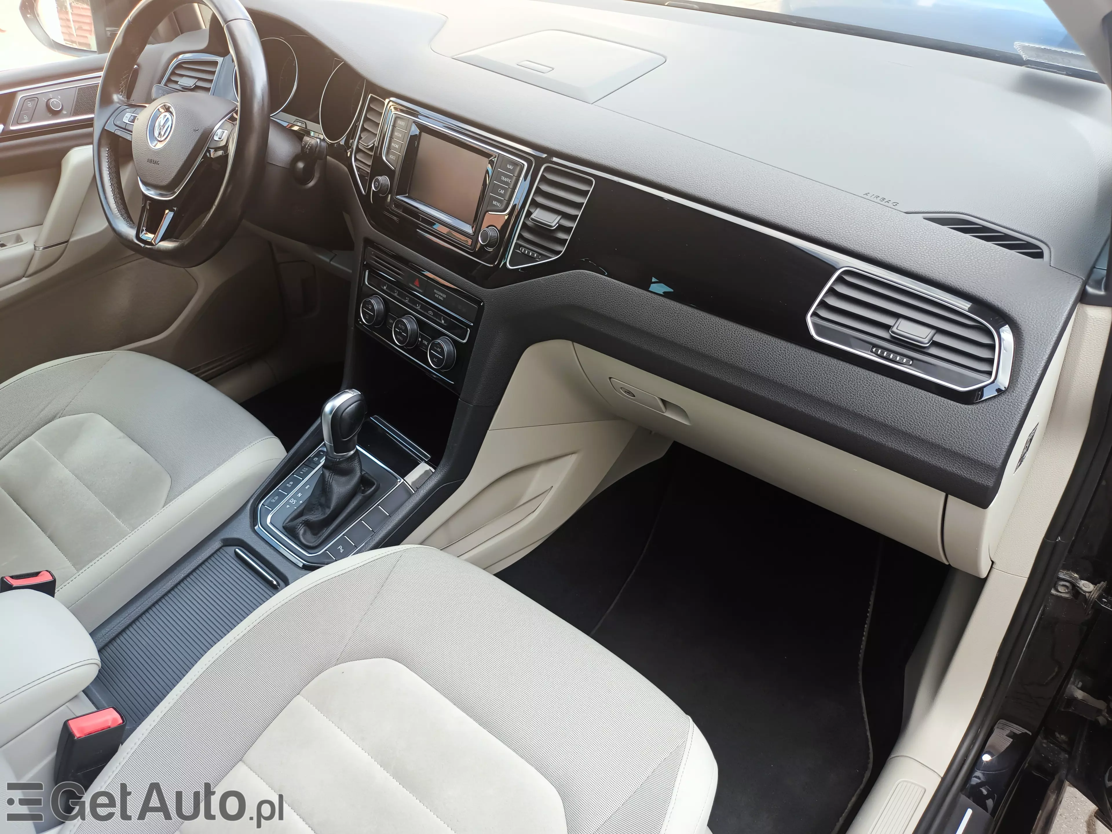 VOLKSWAGEN Golf Sportsvan 