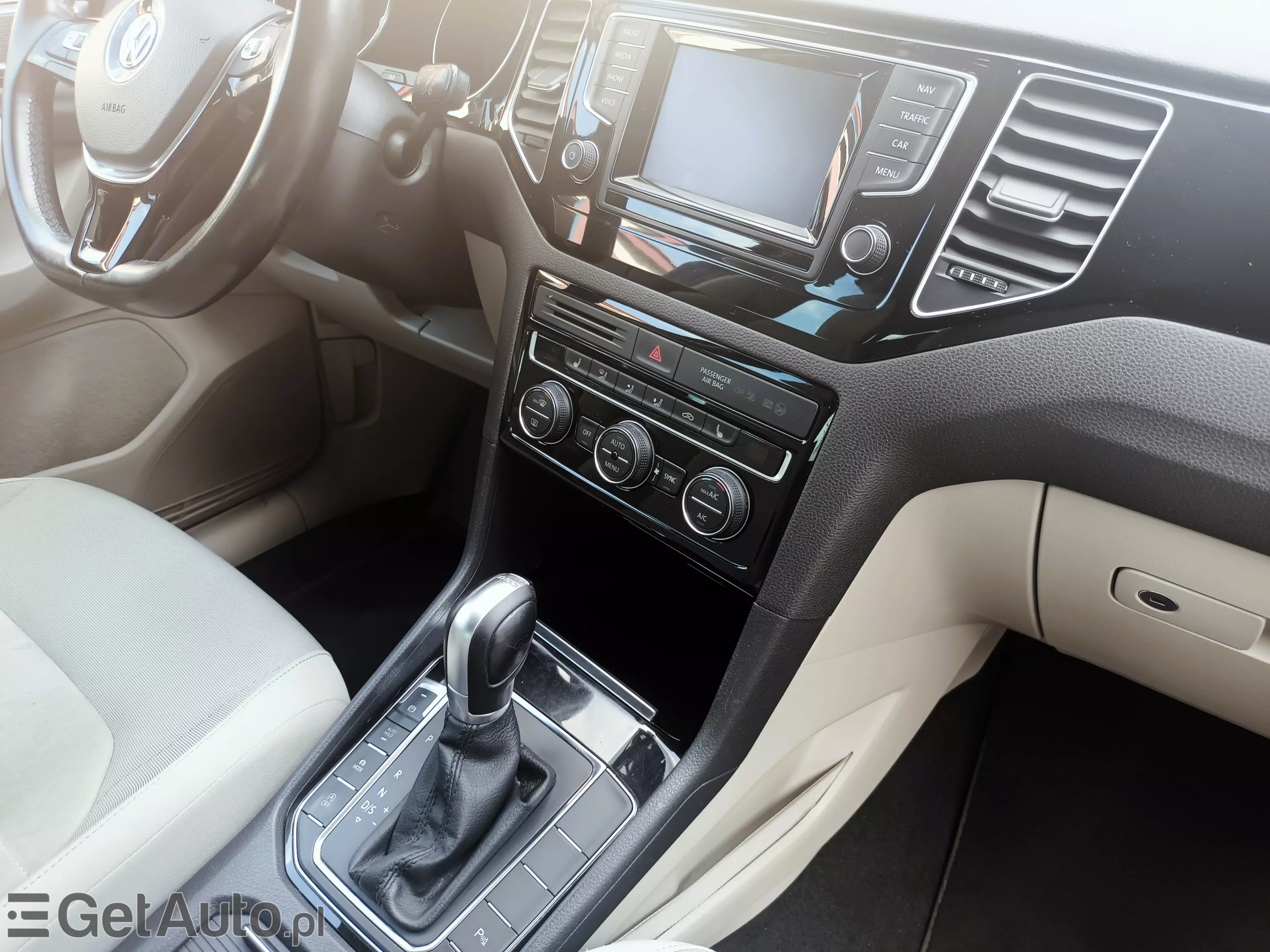 VOLKSWAGEN Golf Sportsvan 