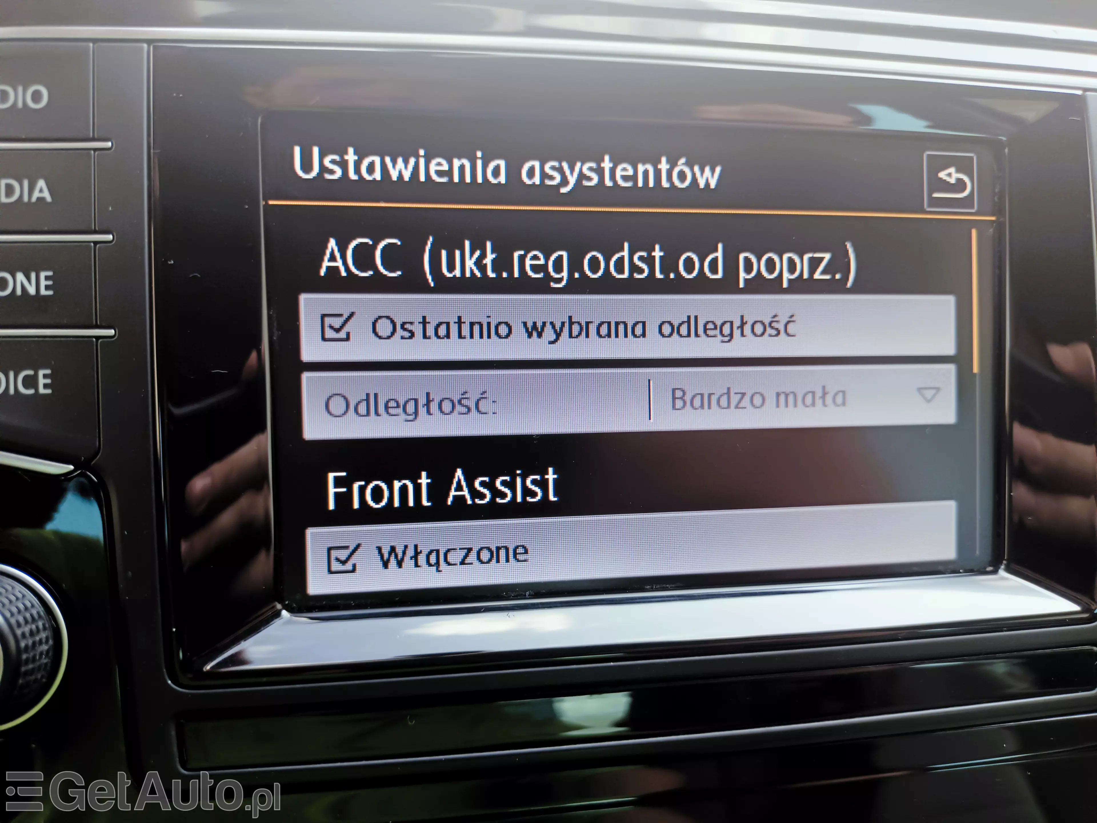 VOLKSWAGEN Golf Sportsvan 