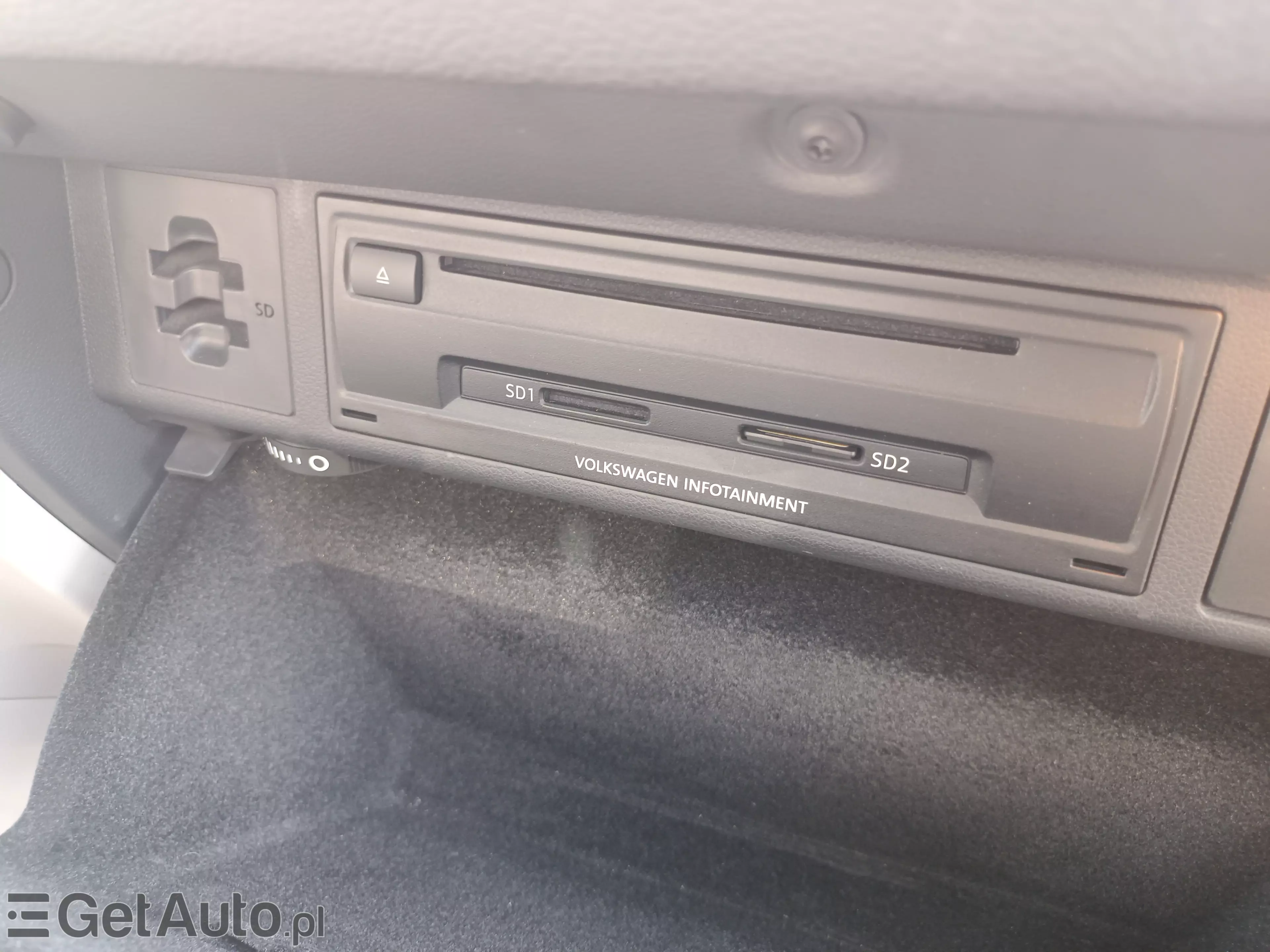 VOLKSWAGEN Golf Sportsvan 