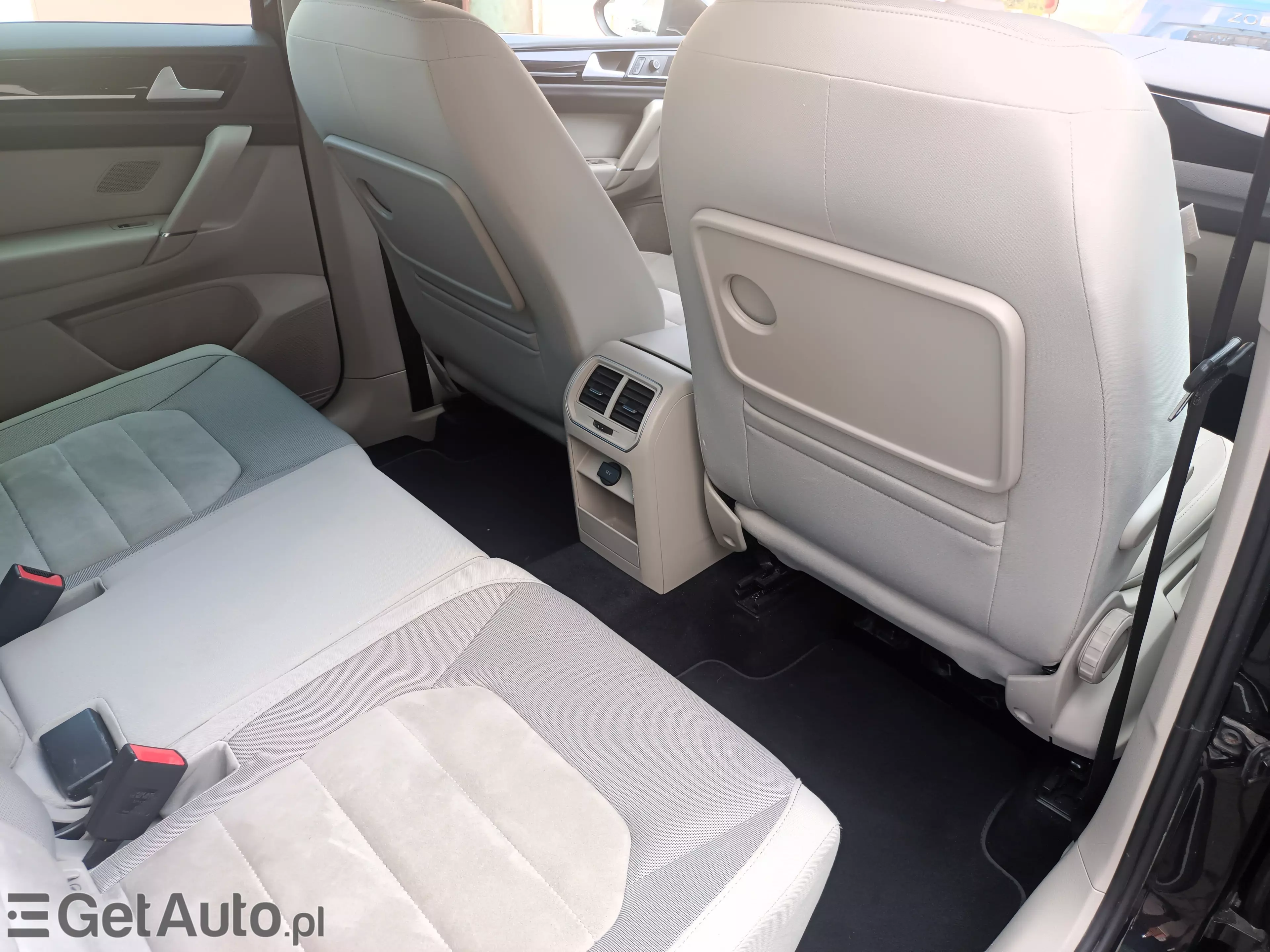 VOLKSWAGEN Golf Sportsvan 