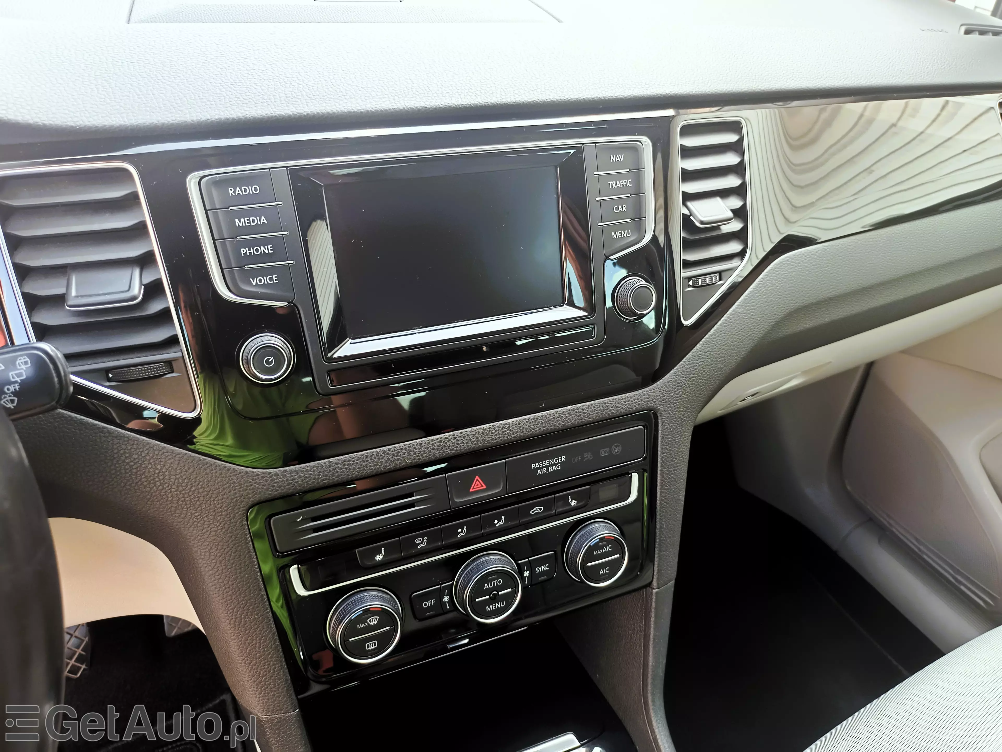 VOLKSWAGEN Golf Sportsvan 