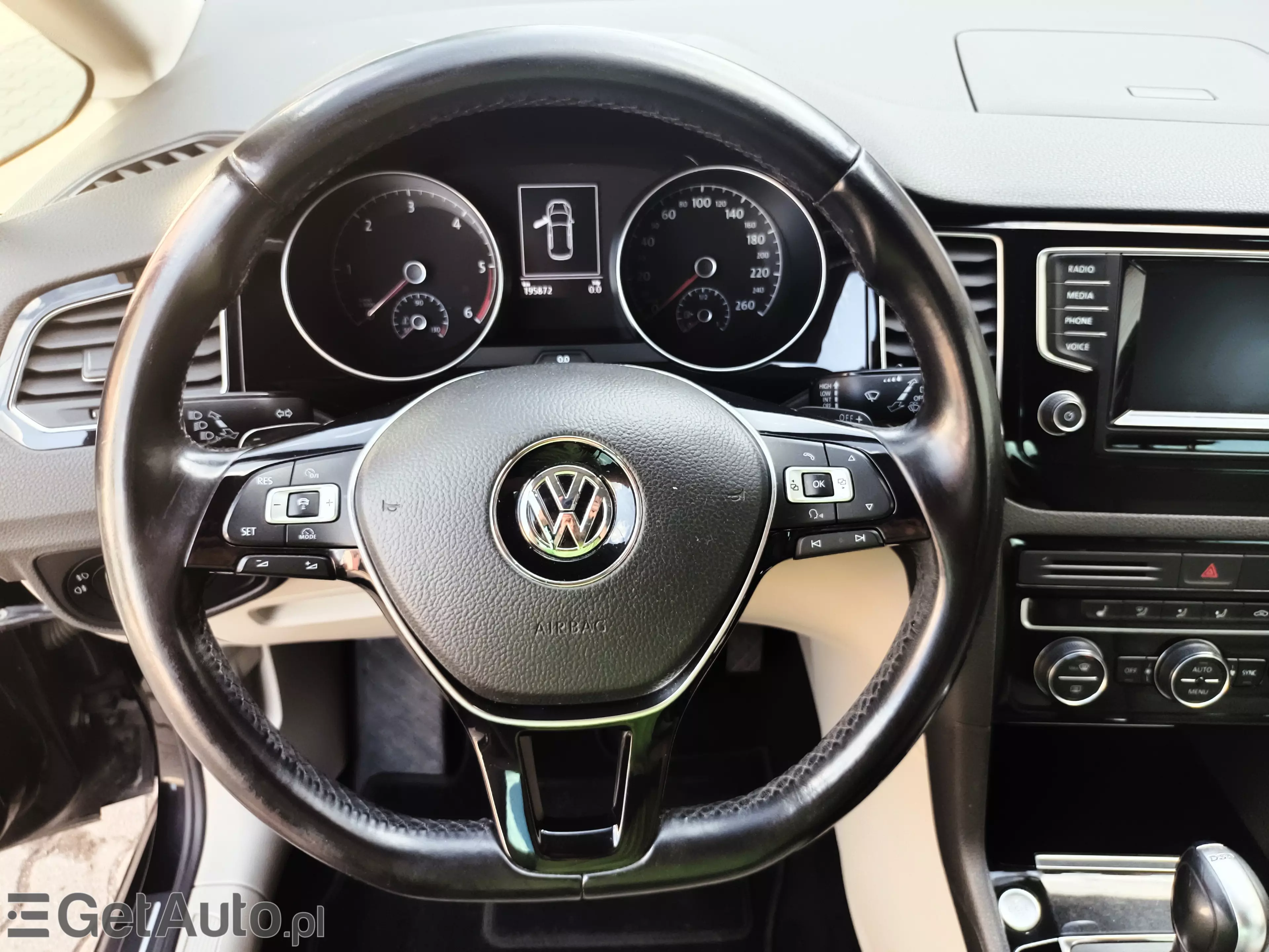 VOLKSWAGEN Golf Sportsvan 