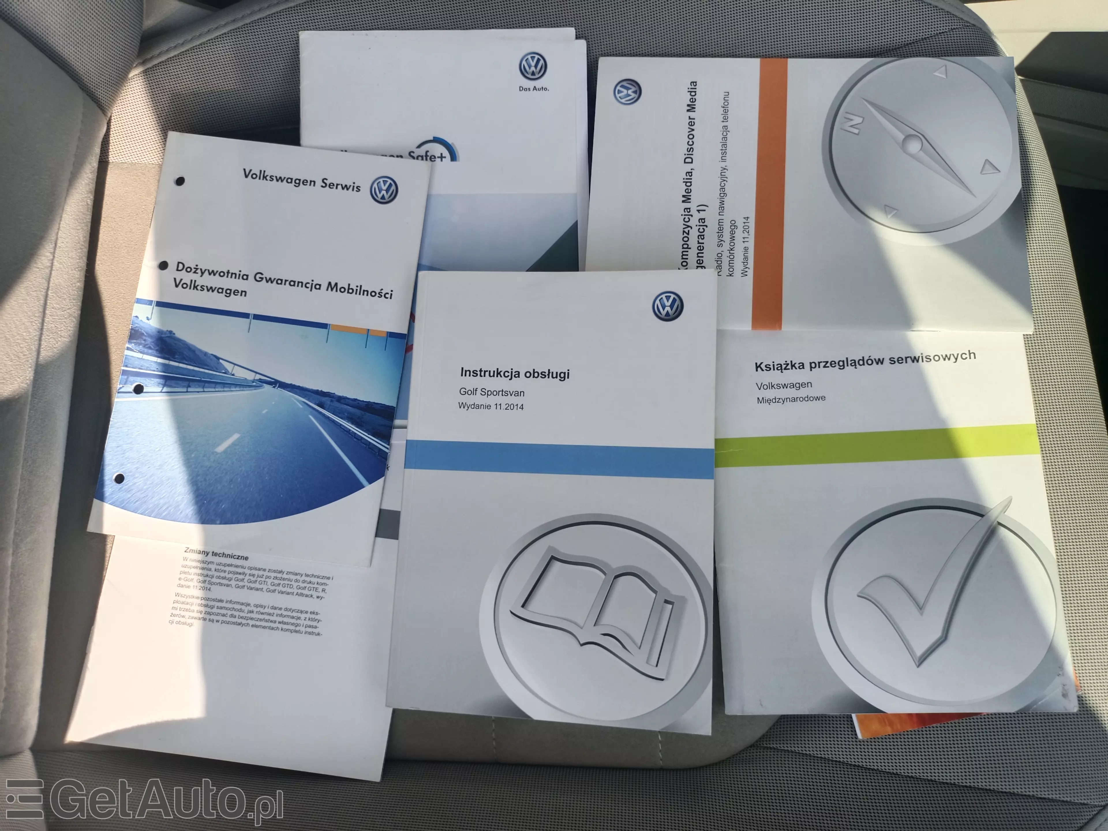 VOLKSWAGEN Golf Sportsvan 