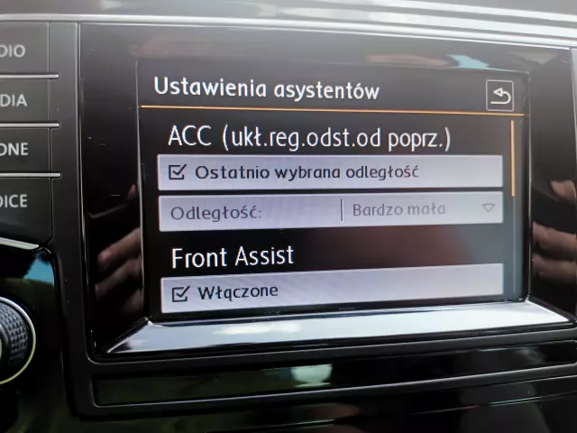 VOLKSWAGEN Golf Sportsvan 