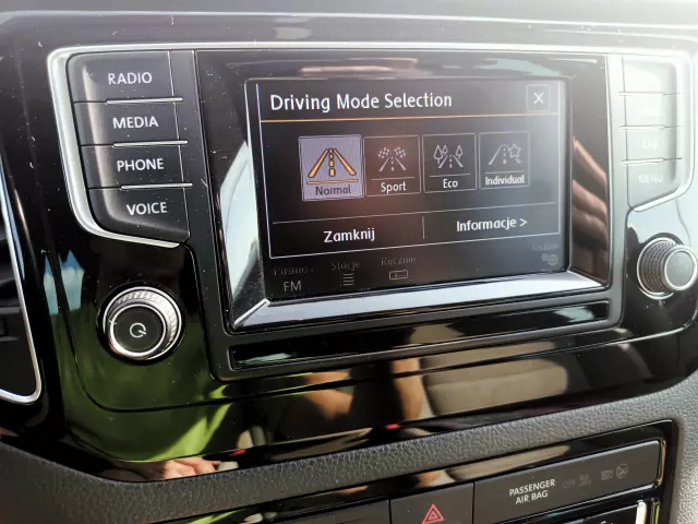 VOLKSWAGEN Golf Sportsvan 