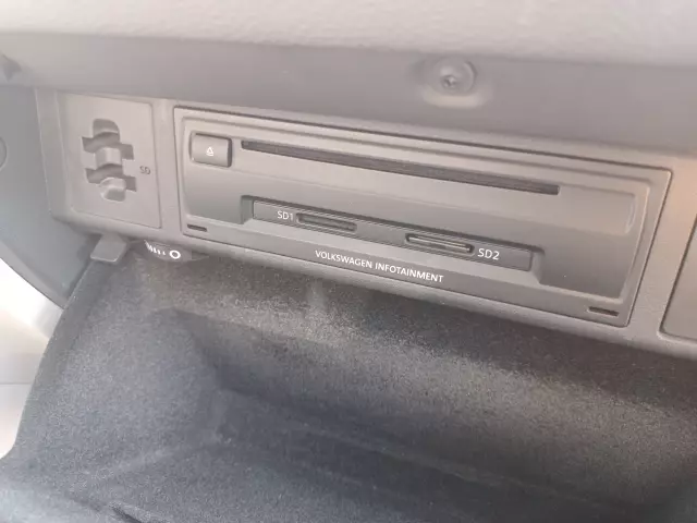 VOLKSWAGEN Golf Sportsvan 