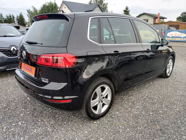 VOLKSWAGEN Golf Sportsvan 