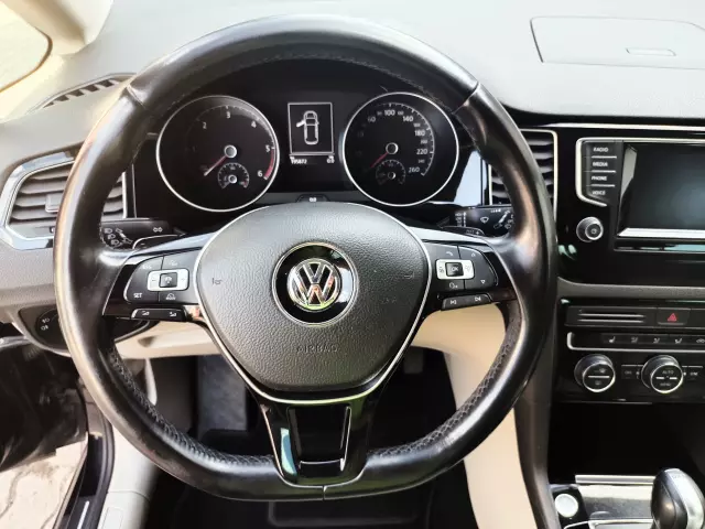VOLKSWAGEN Golf Sportsvan 
