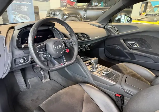 AUDI R8 Coupé V10 RWD