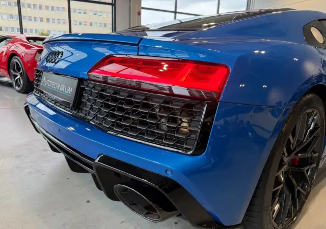AUDI R8 Coupé V10 RWD