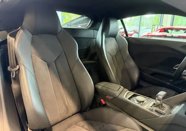 AUDI R8 Coupé V10 RWD