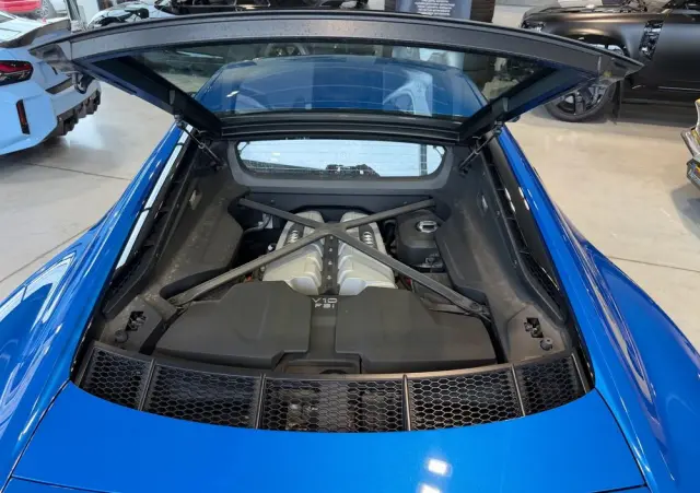 AUDI R8 Coupé V10 RWD