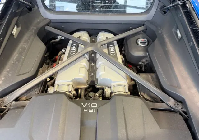 AUDI R8 Coupé V10 RWD