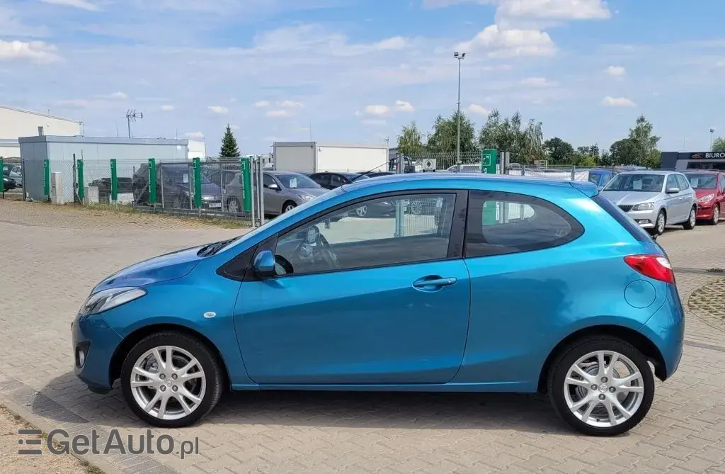 MAZDA 2 